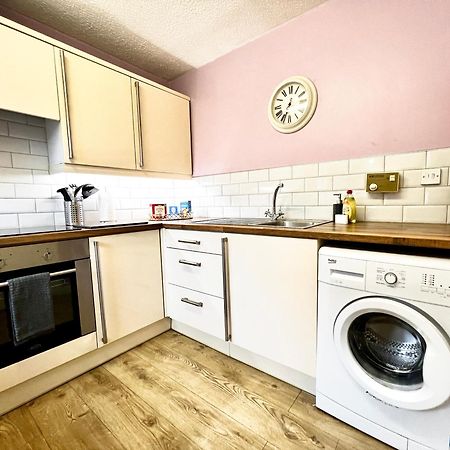 Ground Floor Flat With Free Parking & Wifi Apartman Glasgow Kültér fotó