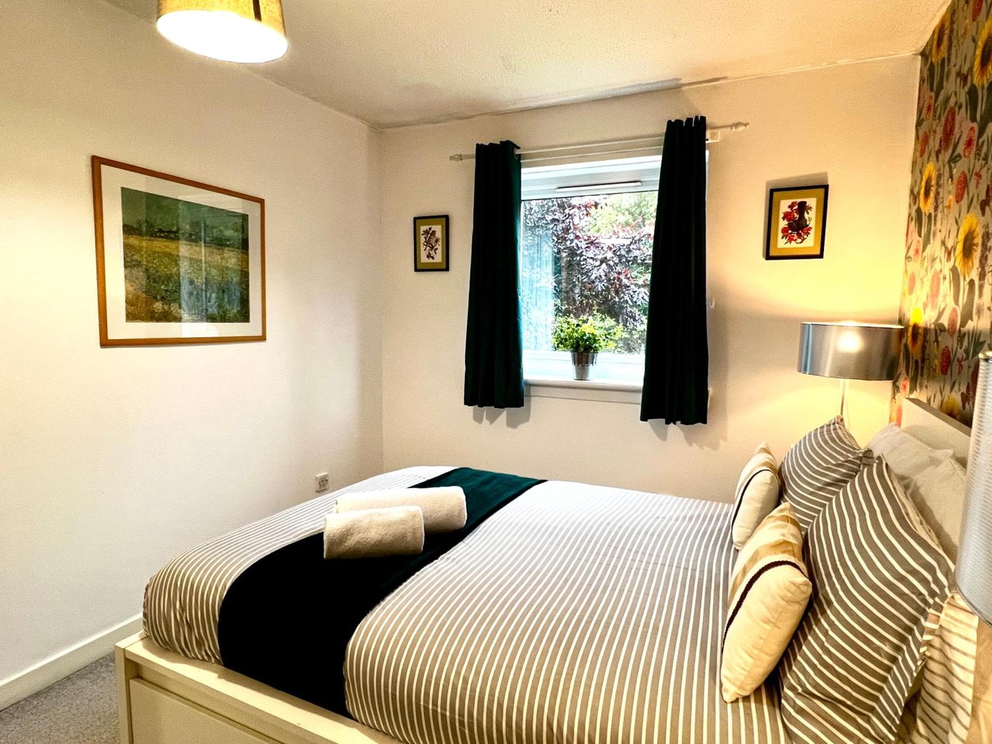 Ground Floor Flat With Free Parking & Wifi Apartman Glasgow Kültér fotó